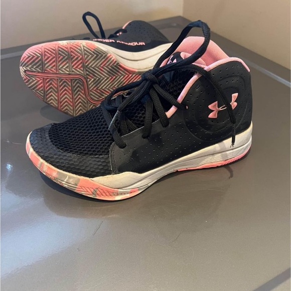 Under Armour GS Jet Pink Girls Size 5 - Picture 1 of 2
